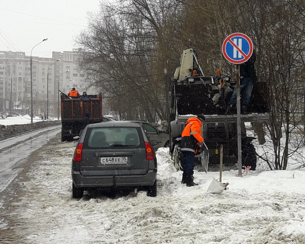 В Вологде начали устанавливать знаки, ограничивающие стоянку машин на время уборки снега